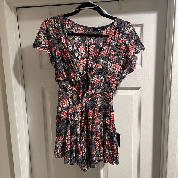 Adorable Dondi Navy Blue Print Romper perfect for your next vacation or summer - Picture 2 of 5